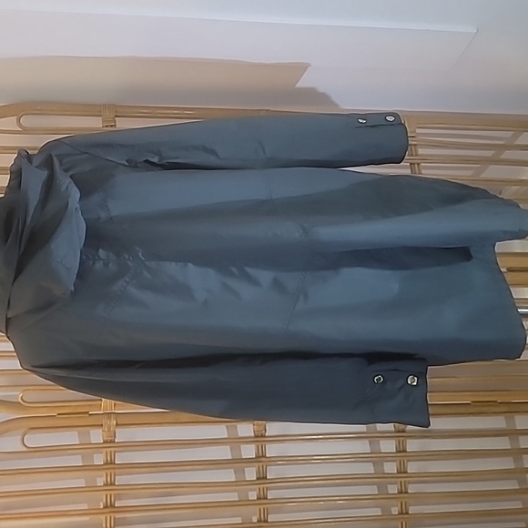 Ellen Tracy navy blue raincoat with hood gold accents size XL zipper and buttons - Picture 8 of 16